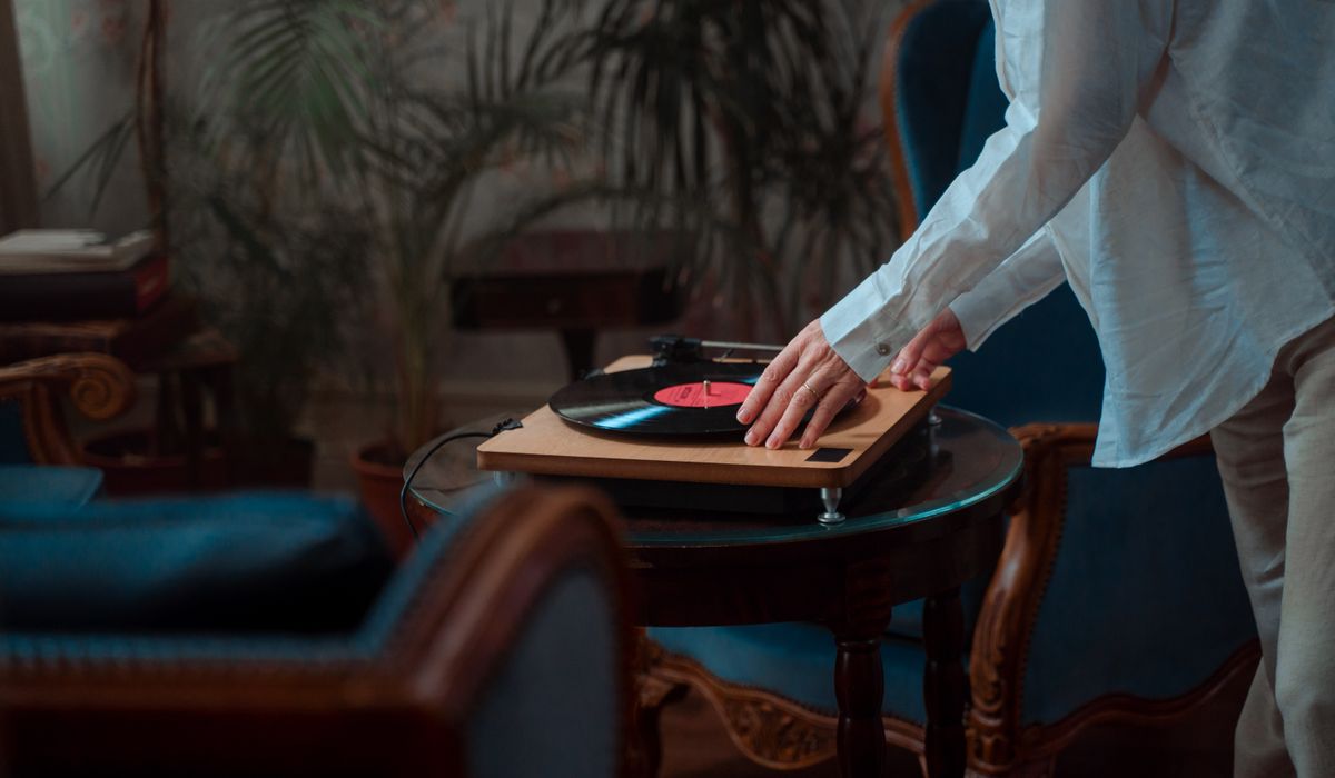 Setting Up a Turntable for Balanced Stereo Sound